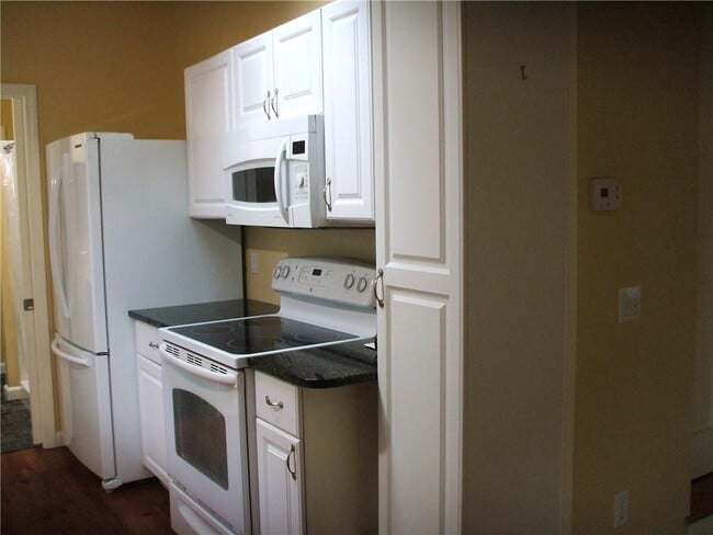 Building Photo - 82 Narragansett Ave W