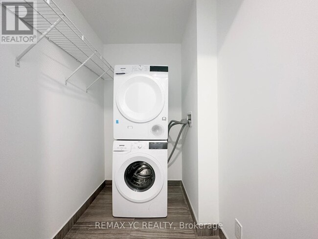 Building Photo - 88 Queen St E