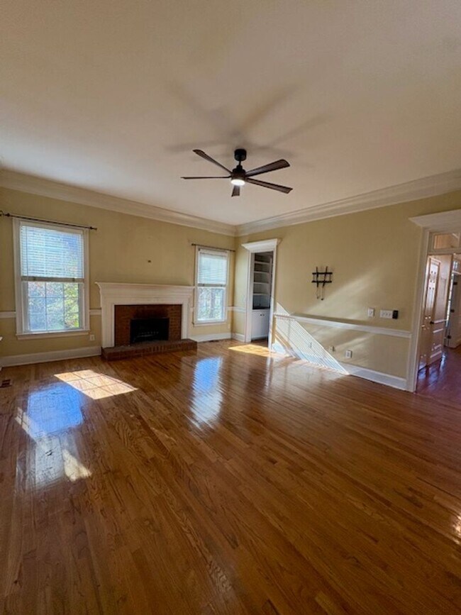 Foto del edificio - Spacious Five Bedroom Home in Mount Pleasant