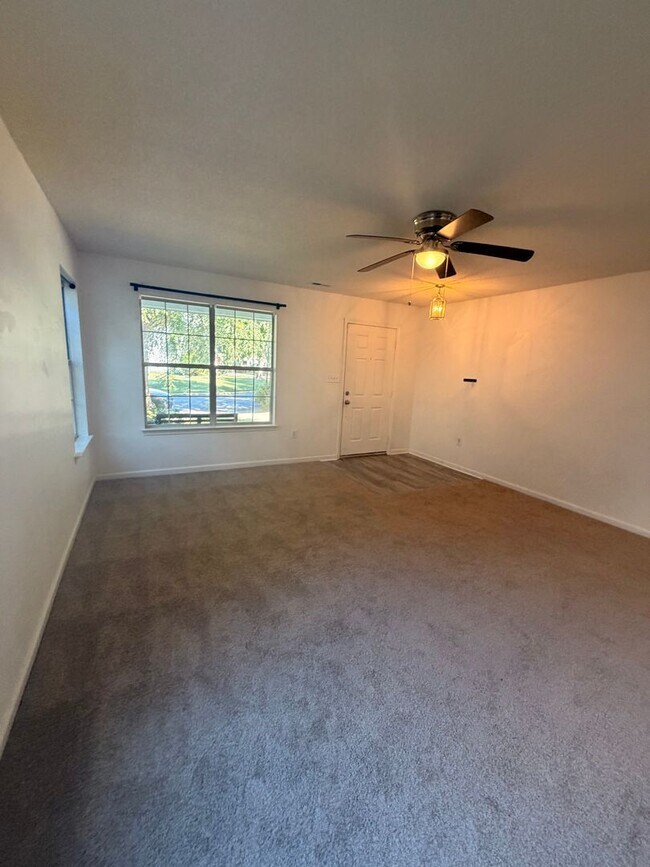 Foto del edificio - 325 Town Pointe Way