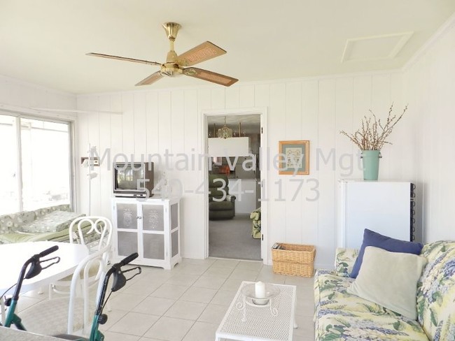 Building Photo - 760 Hillview Dr