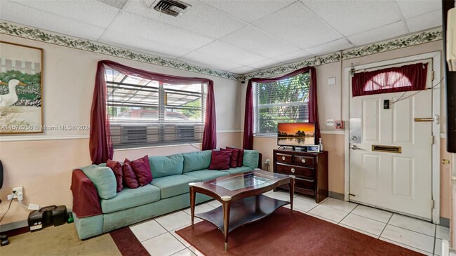 Building Photo - 290 NW 188th Street Unit 2
