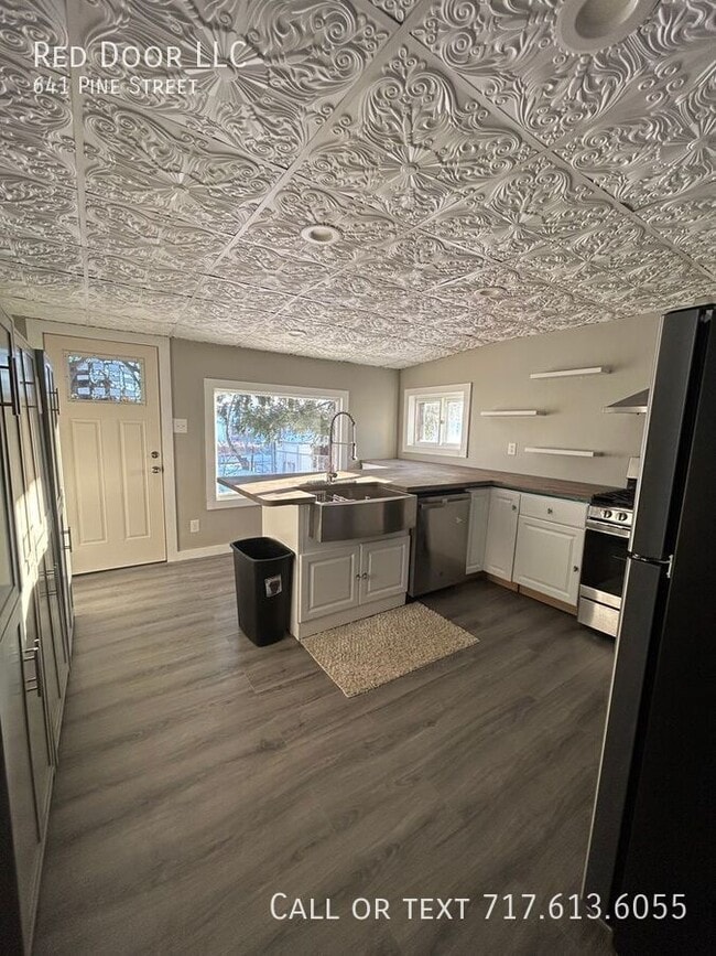 Building Photo - 641 Pine St