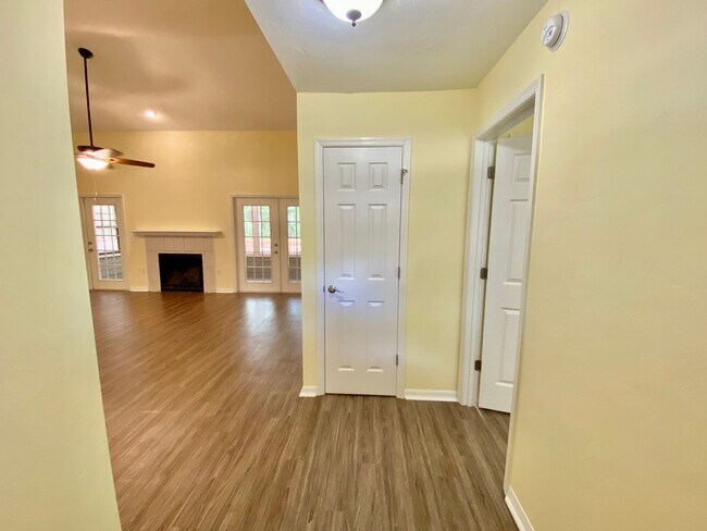 Foto del edificio - Charming 4BR Home in Haile Plantation with...