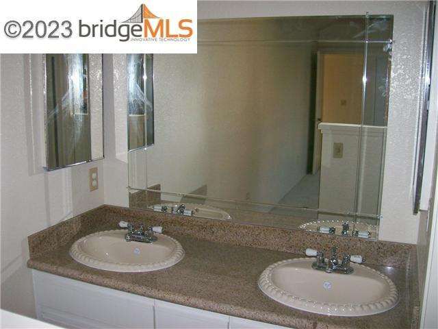 Foto del edificio - 613 Country Ln