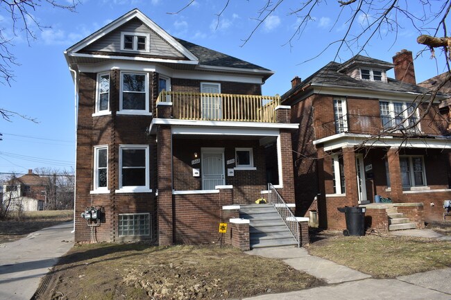 Exterior - 1202 Lawrence St
