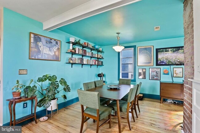 Foto del edificio - 13 E C St