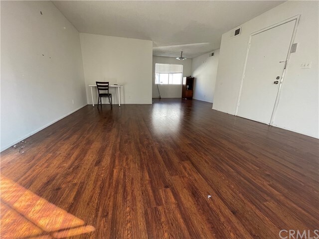 Foto del edificio - 210 W Mission Rd