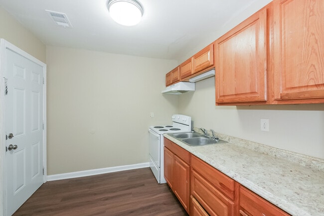 Building Photo - 808 Pamela Dr