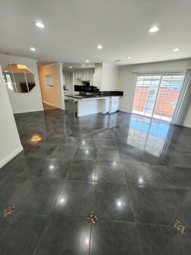 Foto principal - Spacious North Hollywood Home with Guest S...
