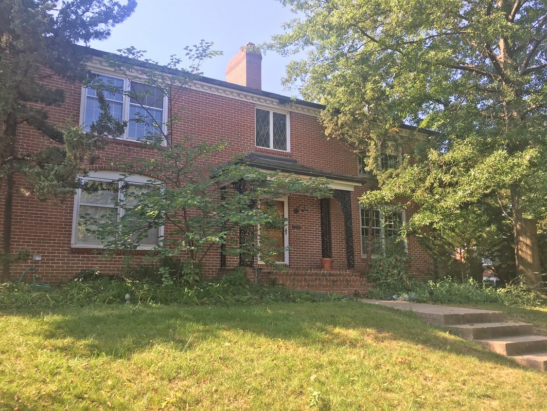 Primary Photo - 601 E Meyer Blvd