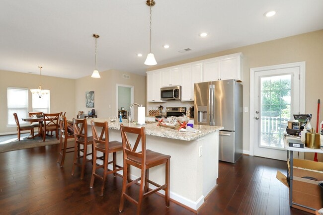 Building Photo - Low Maintenance Condo Living