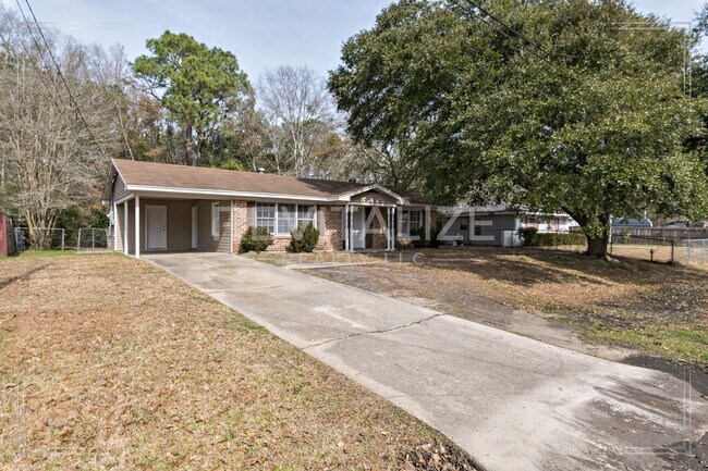 Foto del edificio - Beautiful 3 Bedroom/1 Bathroom Home in Mobile!