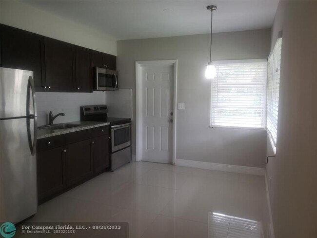 Foto del edificio - 741 NE 16th Ave