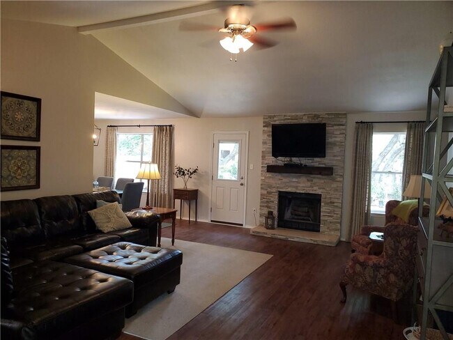 Building Photo - 1809 Dayflower Trce