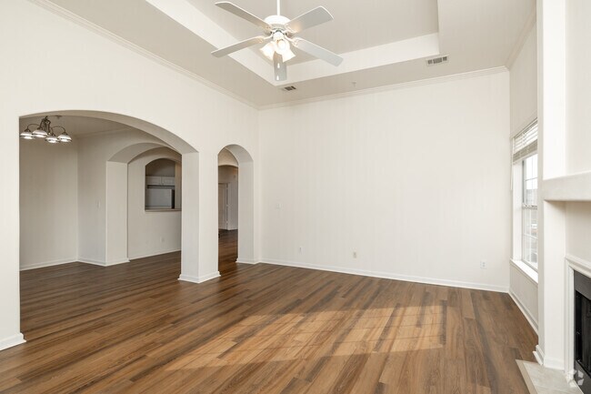 The Plantation - 3 habitaciones, 2 baños - 1756 pies cuadrados - Sala de estar - Legacy Oaks at Spring Hill Apartments