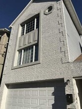 Building Photo - 70 Hutton St