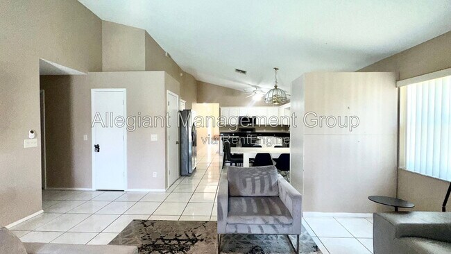 Foto del edificio - 223 Lake Davenport Estates Dr