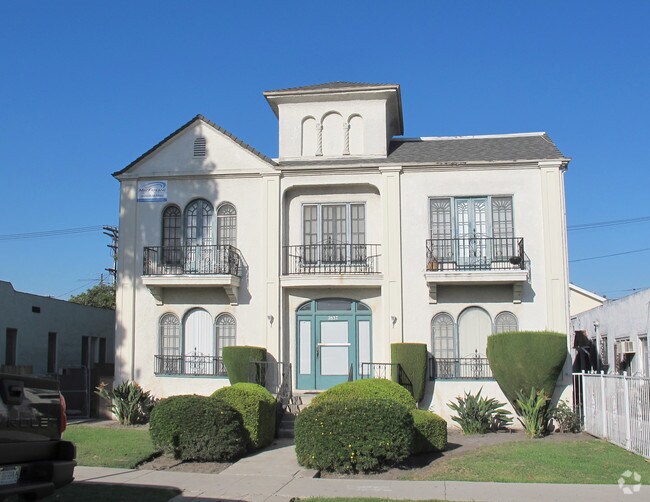 Foto del edificio - 2837 S Bronson Ave