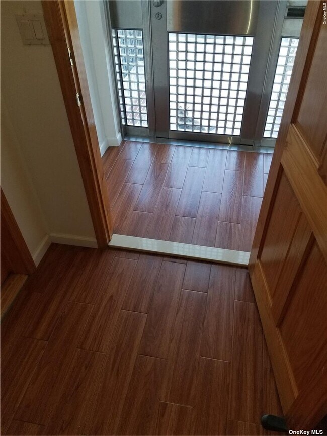 Foto del edificio - 37-30 62nd St