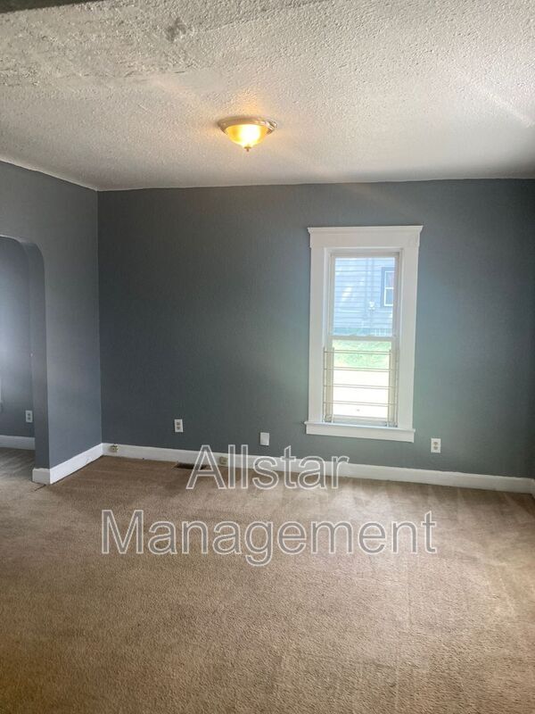 Building Photo - 14221 Darley Ave
