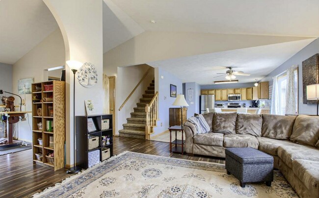 Building Photo - 5 Bedroom/3.5 Bath Single Family Home