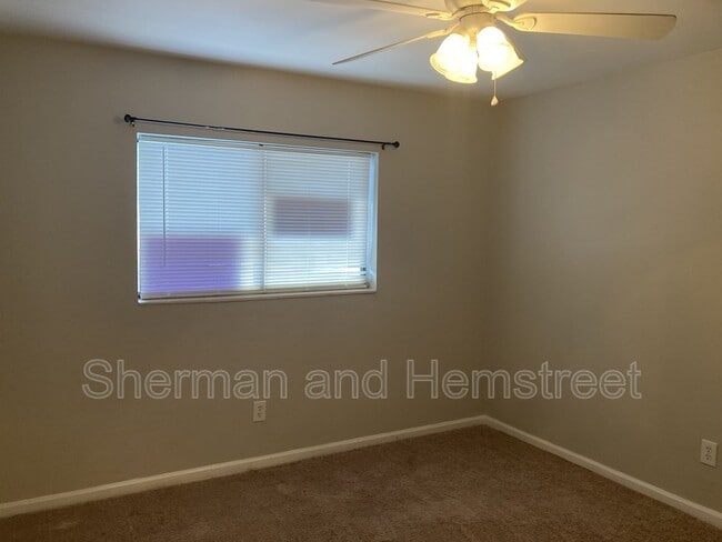 Building Photo - 607 Windsong Cir