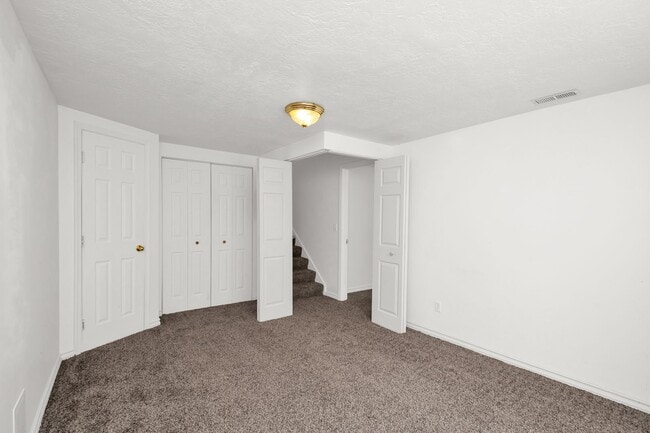 Building Photo - Amazing 4 Bed - 3.5 Bath, Pet-Friendly Lay...