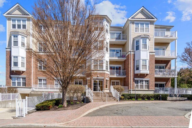 Building Photo - 201 W 30th St