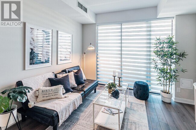 Photo du bâtiment - 2799 Kingston Rd