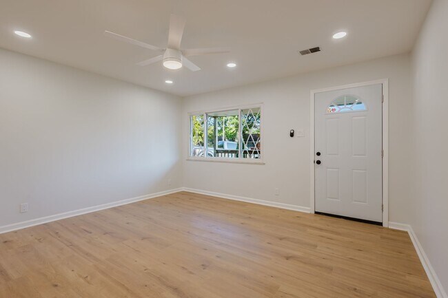 Building Photo - Completely Renovated House in the Holiday Hills Subdivision   251125