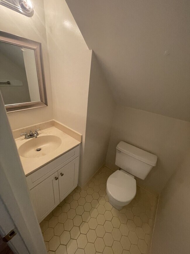 Foto del edificio - 2 Bedroom 1.5 Bathroom Townhome!