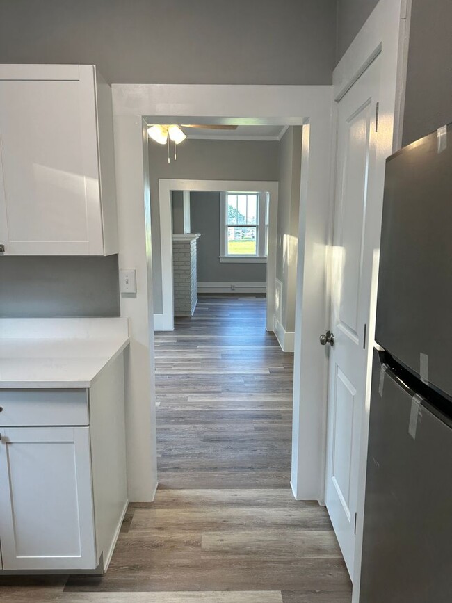 Building Photo - Newly Renovated 1 Bed 1 Bath Leesburg