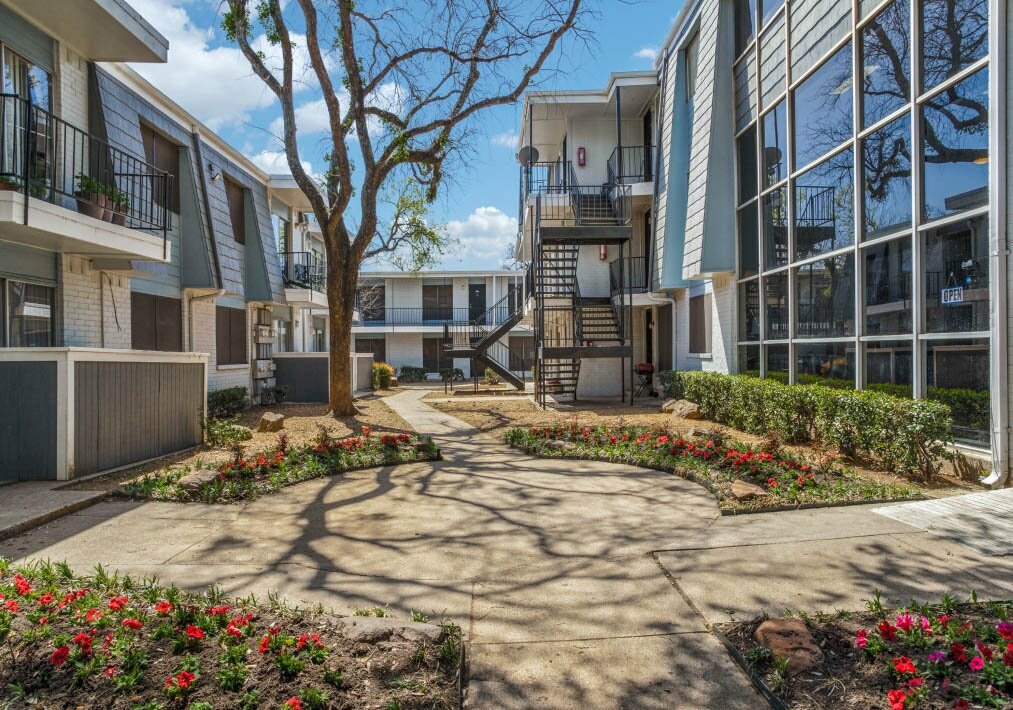 Vista Azul 2911 Clydedale Dr Dallas, TX Apartments for Rent in