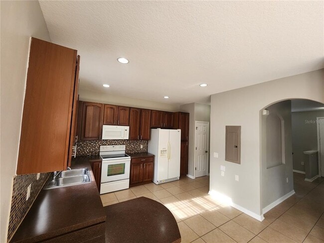 Building Photo - 13746 Beauregard Pl