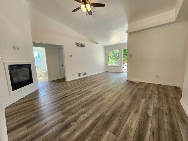 Foto del edificio - 2202 Cowhand Pl