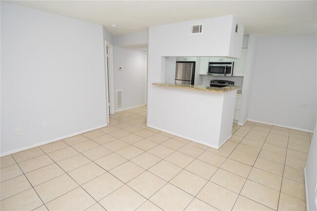 Foto del edificio - 8702 Mallard Reserve Dr