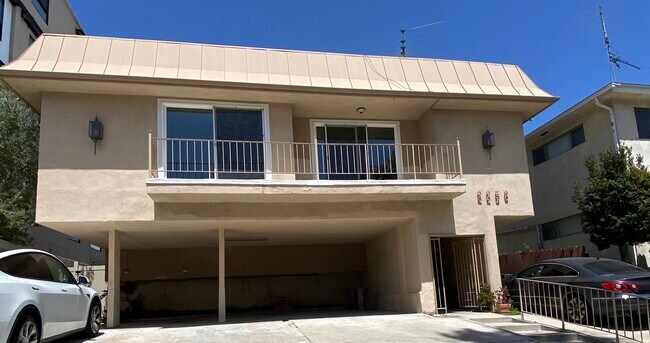 Building Photo - 2256 Fox Hills Dr