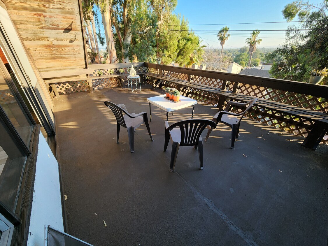 Foto principal - 3367 N Crest Dr
