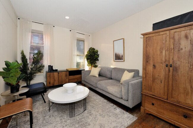 Foto del edificio - 356 W 37th St