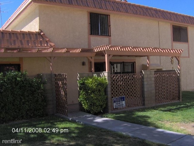 Building Photo - 1 br, 1.5 bath Townhome - 675 Pepper Tree Cir