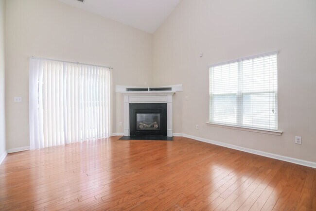 Foto del edificio - 731 Hunters Ridge Dr