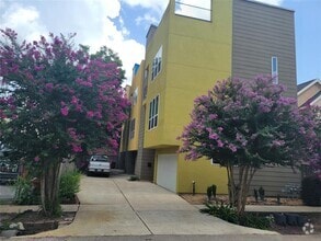 Building Photo - 6118 Hamman St