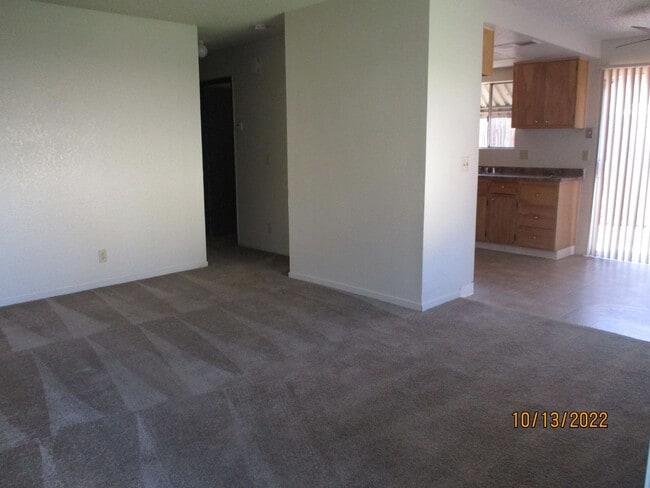 Building Photo - 3140