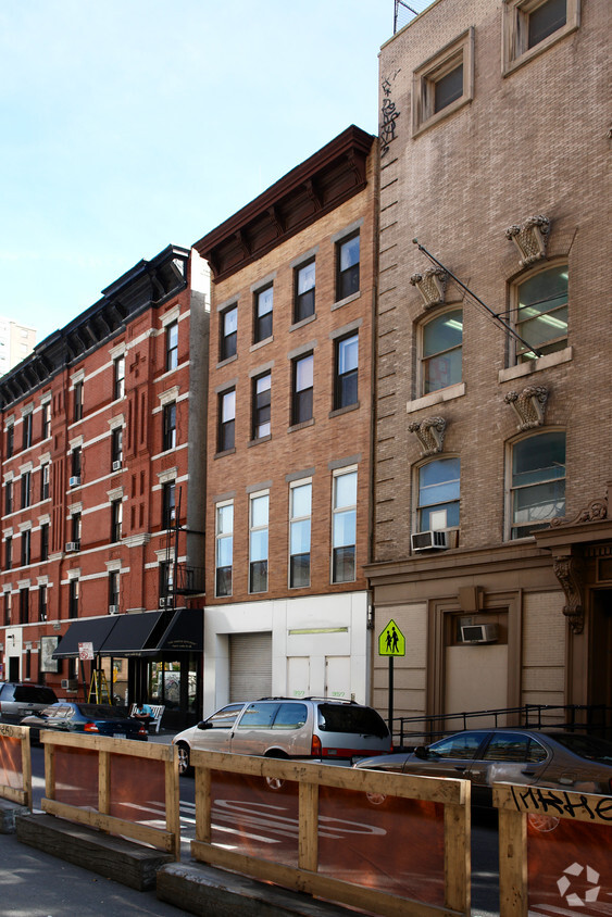 Building Photo - 357 W 17th St