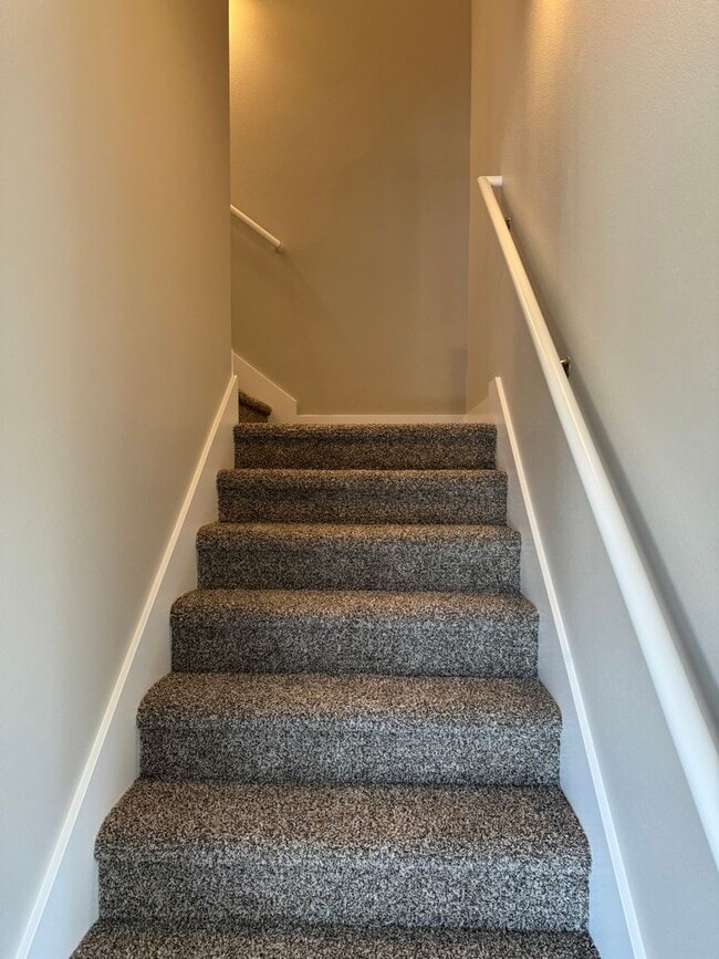 Foto del edificio - Newer West Roseburg 3-Bedroom, 2.5-Bath Townhouse