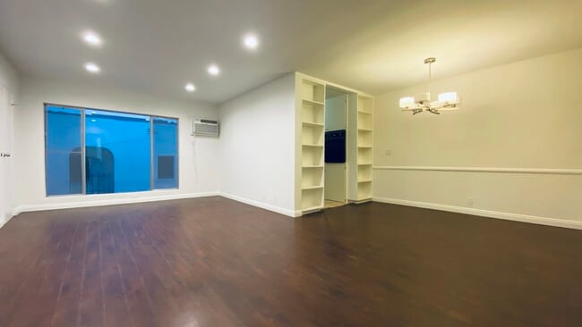 Building Photo - 220 S Gale Dr