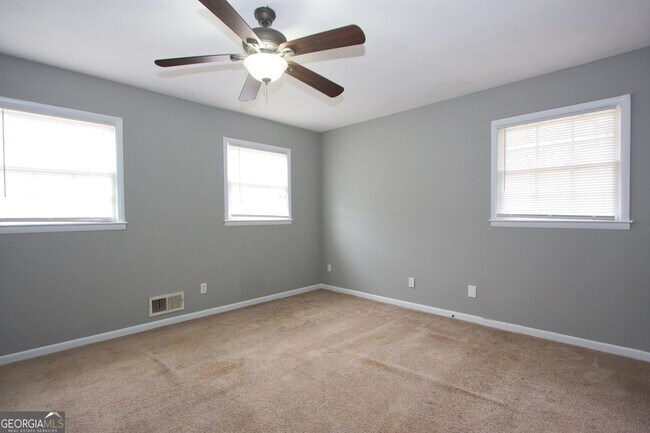 Foto del edificio - 2974 McGlynn Ct