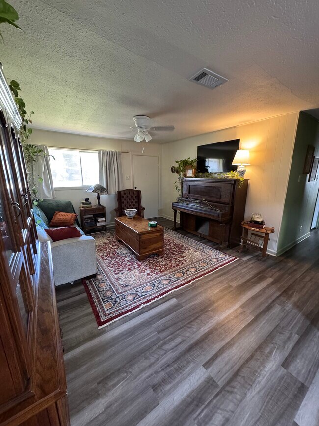 Foto del edificio - 307 Alice Dr