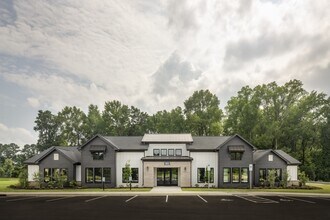 Building Photo - Evolve at the Pines